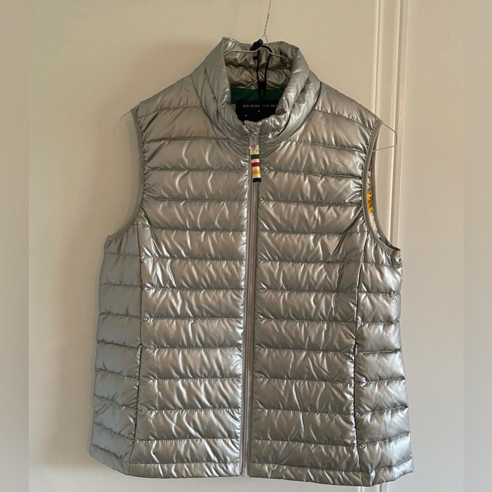 Hudson Bay silver vest  Size Large Packable Down Vest
new wthout tags Never worn